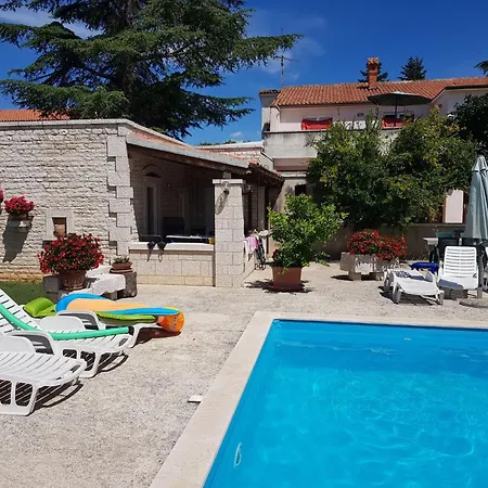 Mit Schwimmbad By Interhome Buici (Istria)