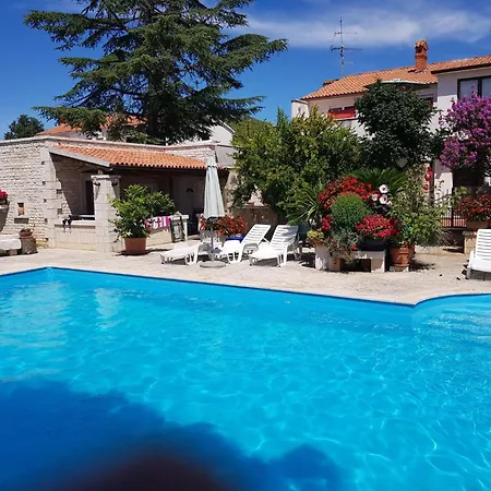 Mit Schwimmbad By Interhome Appartement *