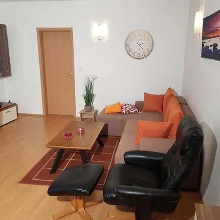 Appartement Mit Schwimmbad By Interhome