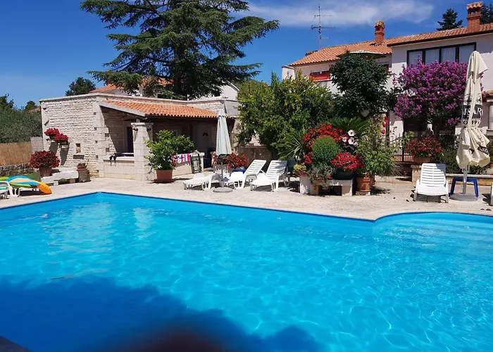 Mit Schwimmbad By Interhome Apartment *