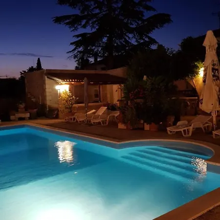 Mit Schwimmbad By Interhome *