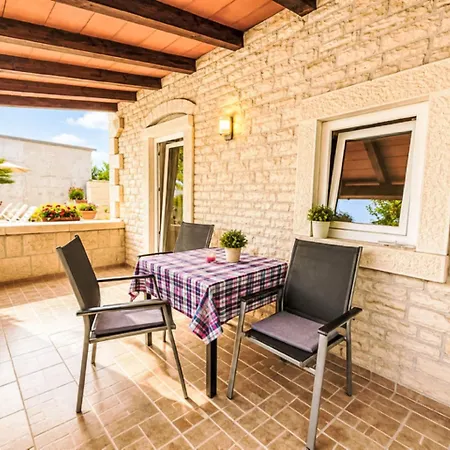 Mit Schwimmbad By Interhome Buici (Istria)