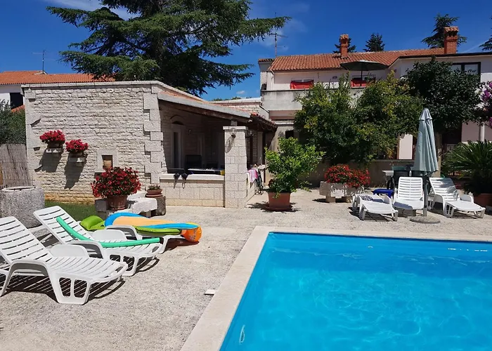 Mit Schwimmbad By Interhome Buici (Istria)