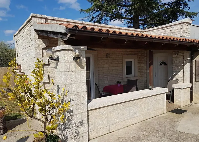 Mit Schwimmbad By Interhome Daire *