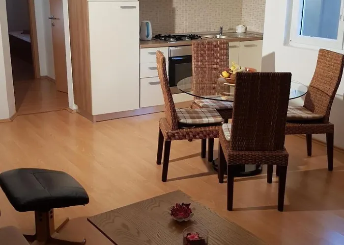 Mit Schwimmbad By Interhome Daire *