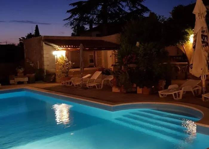 Mit Schwimmbad By Interhome *